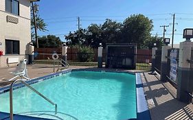 Days Inn By Wyndham Dickinson Tx